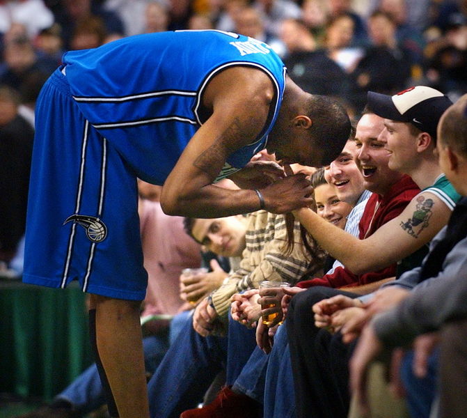 DO：拉松吸引了拜仁等俱乐部的关注，但冬窗不太可能离队（报道称：拉松获拜仁等队青睐，冬窗离队可能性不大）