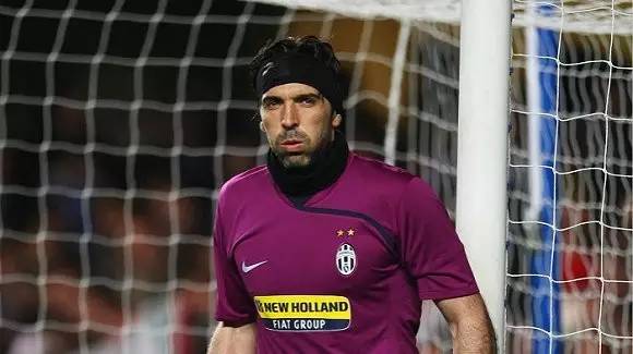 打满12分钟！怀特首节投篮10中5，得到12分2篮板2助攻（怀特首节打满12分钟，10投5中贡献12分2篮板2助攻）