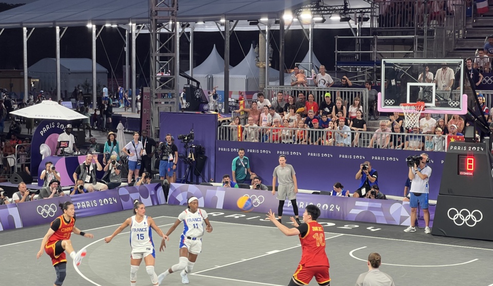 体坛：狼队想与徐彬签约4-5年，球员已搭乘航班前往英国（体坛：狼队拟与徐彬签4至5年长约，球员已乘机赴英）