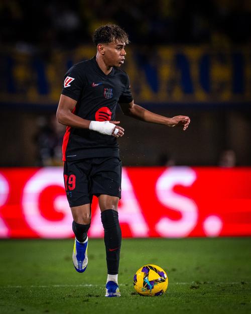 于根伟考察收官战主场场地：前些天草皮一直在开地暖加紧养护（于根伟实地查看收官战主场：草皮此前持续开启地暖加速养护）