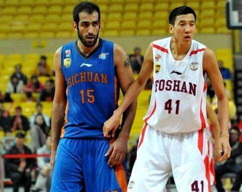 公开网站：因凡蒂诺基本年薪为300万美元，净资产达1400万（公开信息显示：因凡蒂诺基本年薪300万美元，净资产约1400万）