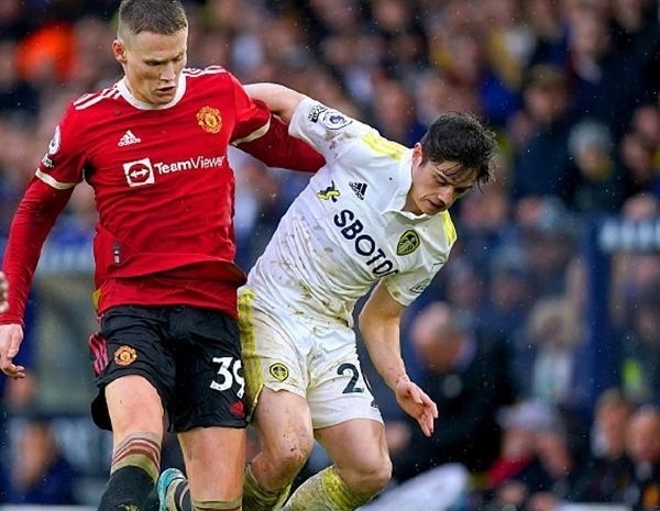 迪巴拉：如今人们太多时间对着屏幕，我们应该多去户外看看（迪巴拉建议：放下屏幕，去户外走走）