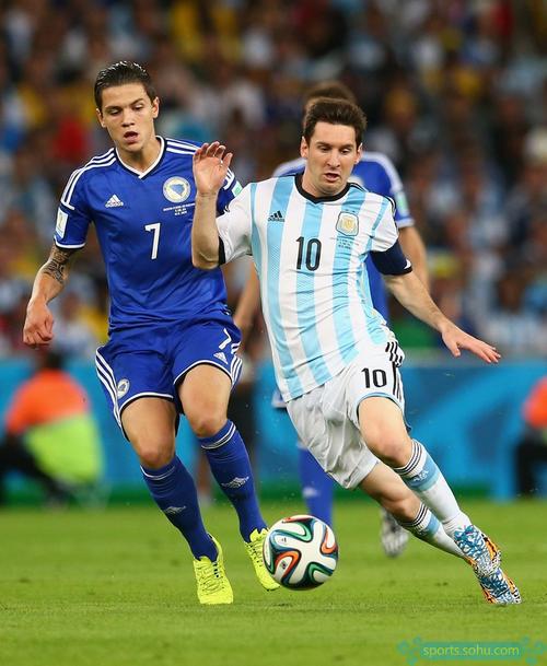 媒体人：邵佳一的最大优势就是省钱、超级省钱（媒体人称：邵佳一最大优势是极其省钱）